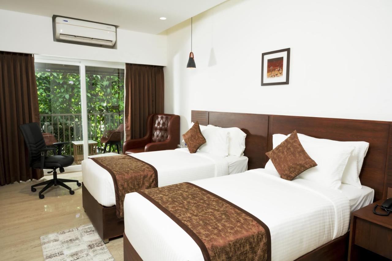 The Runway Hotel Kochi Exterior foto
