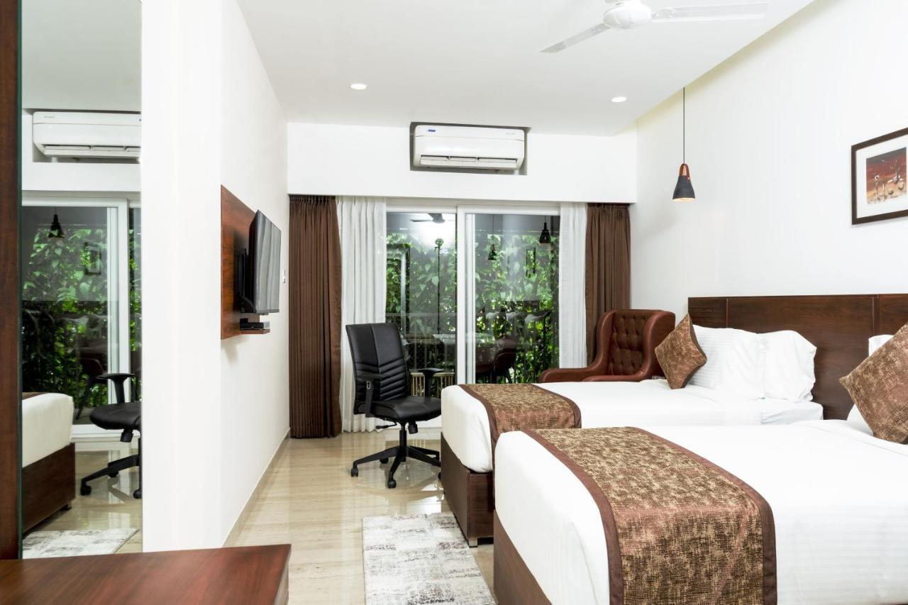 The Runway Hotel Kochi Exterior foto